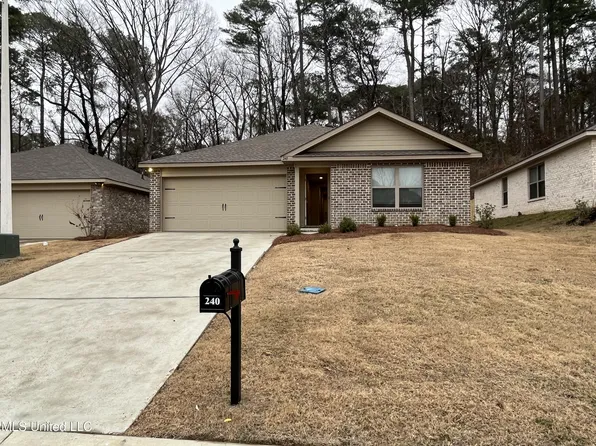 240 Skylane Dr, Pearl, MS 39208