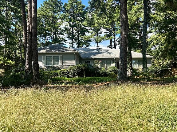 4th image of 7965 Woods Ln