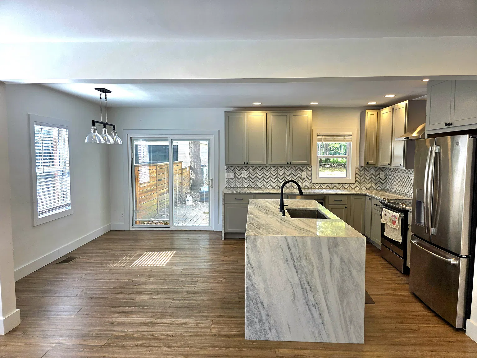 4 bed, 3.5 bath, 2502 sqft, $3,200 — Photo 4