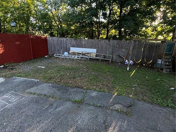 4th image of 67 Garden St