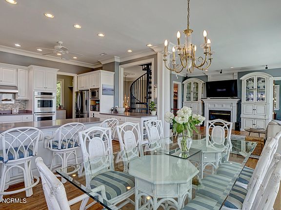 2nd image of 1616 SE Harbor Dr