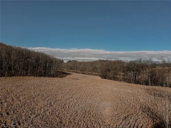 Ravenna Ave SE, Waynesburg, OH 44688