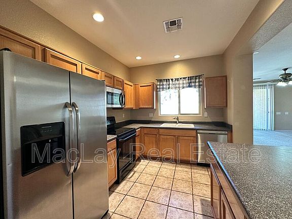 4th image of 914 E Cherry Hills Dr