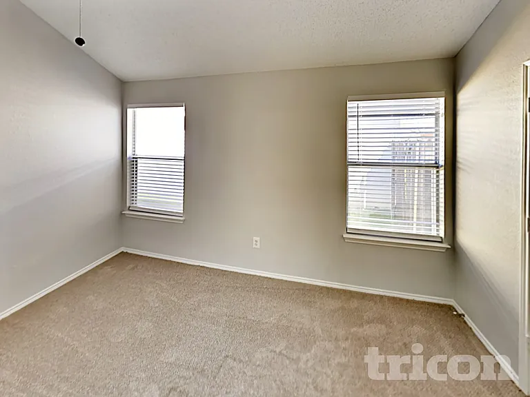 10525 Flamewood Dr — Photo 7
