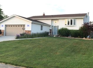 2525 Naples Dr, Schererville, IN 46375