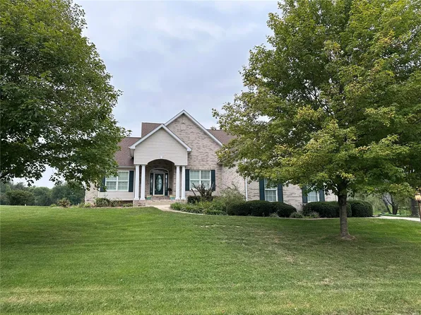 1311 Beanehaven Dr, Godfrey, IL 62035