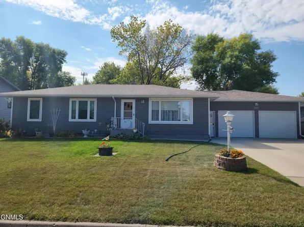 313 15th St SW, Jamestown, ND 58401
