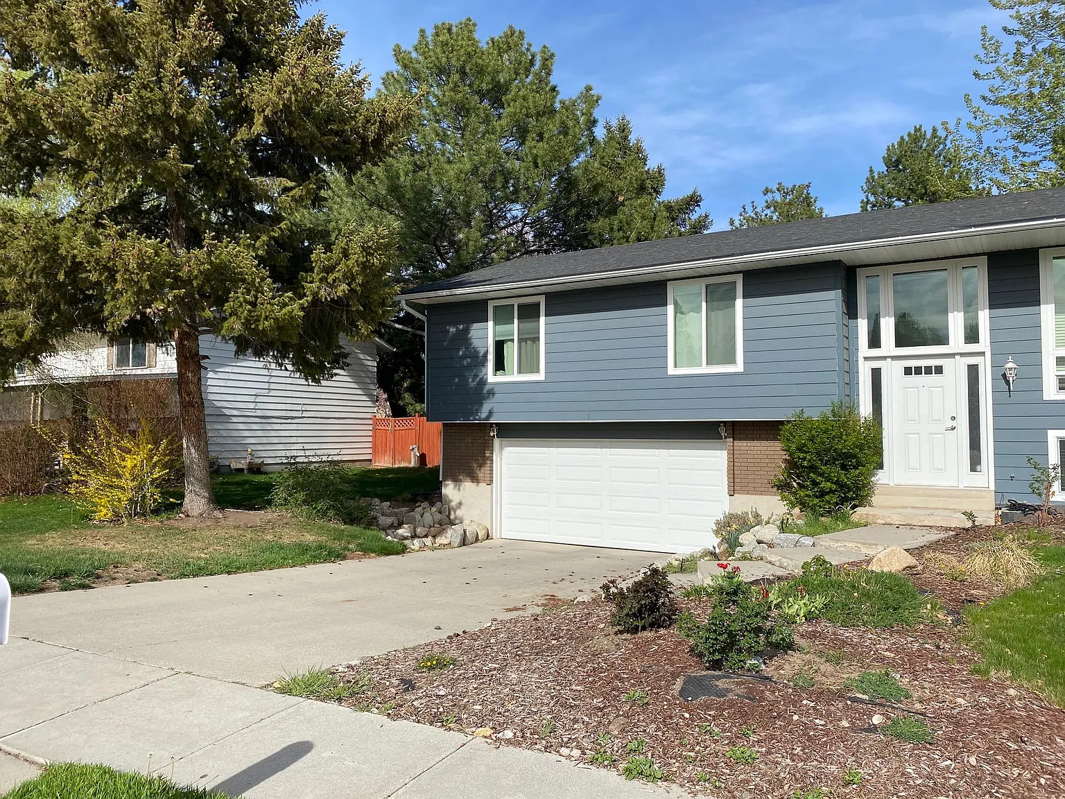 4 bed, 2126 sqft, $3,000 — Photo 2