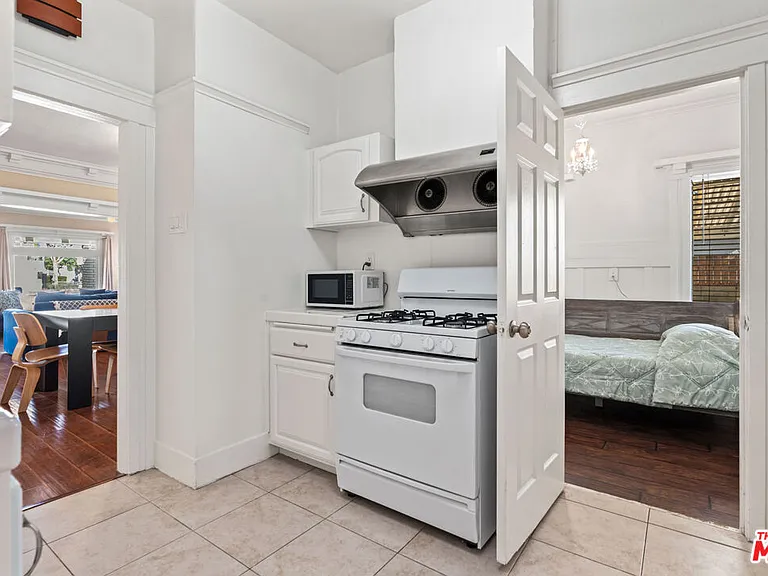 607 N Gramercy Pl — Photo 13