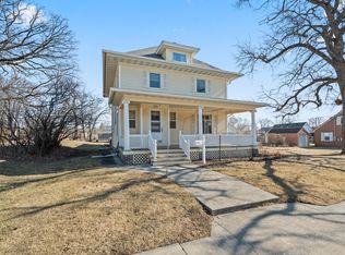621 6th St, Nevada, IA 50201