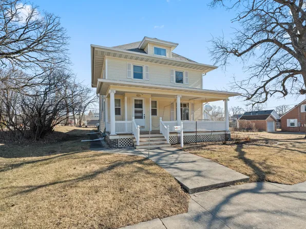 621 6th St, Nevada, IA 50201