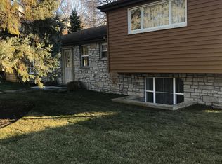 16W317 95th Pl, Burr Ridge, IL 60527