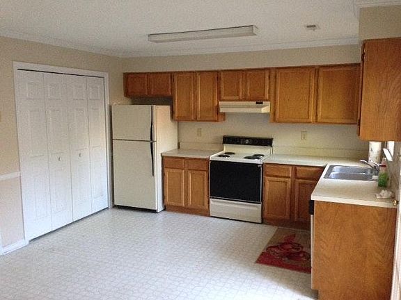 3rd image of 107 Greystone Walk
