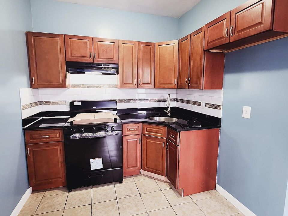 1st image of 110 Williams St APT 101