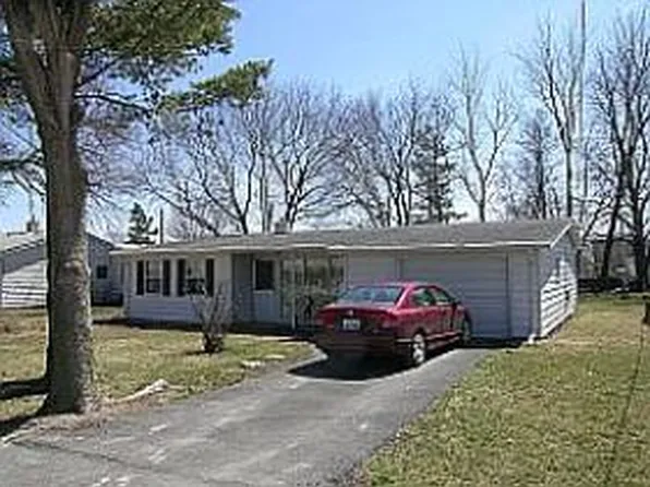 1103 Holiday Ln, Kewanee, IL 61443