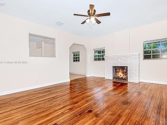 4th image of 100 SE 11th St