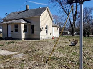 906 S State St, Christopher, IL 62822