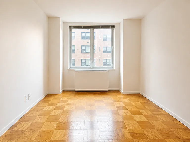 212 E 47th St #7B — Photo 6