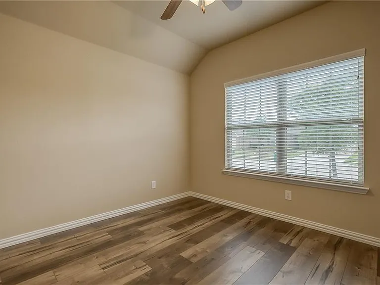 817 Silvermoon Dr — Photo 3