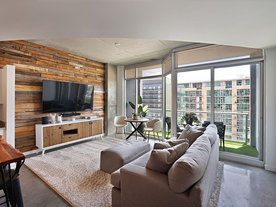 1st image of 600 12th Ave S APT 1706