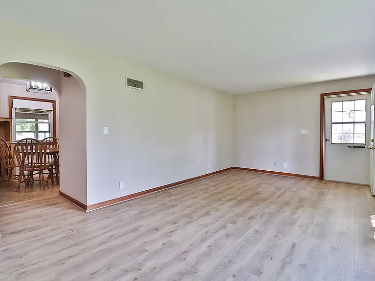 1930 Sara Lee Ave — Photo 10