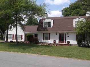 401 E 11th St, Stuttgart, AR 72160