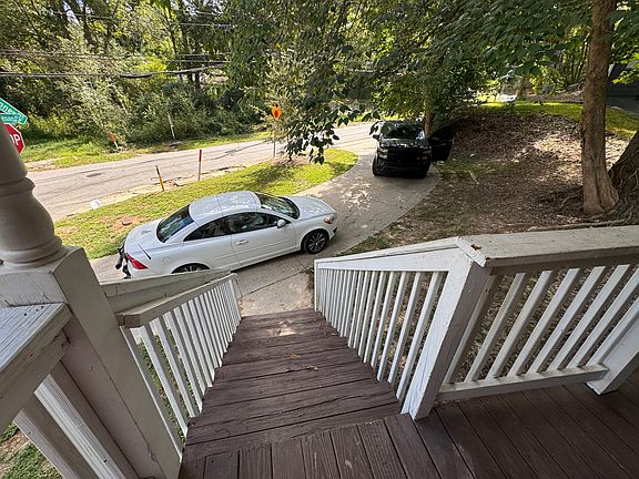 Driveway fits 2-3 cars