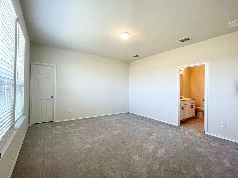 1009 Briarbush Ct — Photo 13