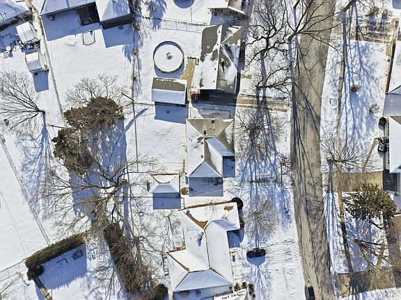 4th image of 5012 Upland Dr