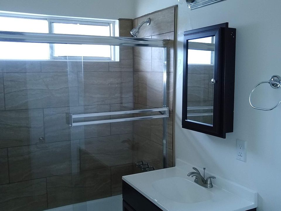 2nd image of 3556 Garnet St