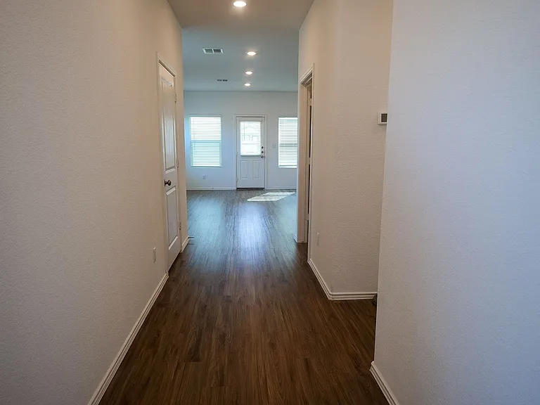 1321 Weatherford Ln — Photo 10