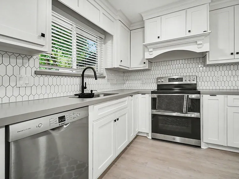 9323 Meadowbriar Ln — Photo 10