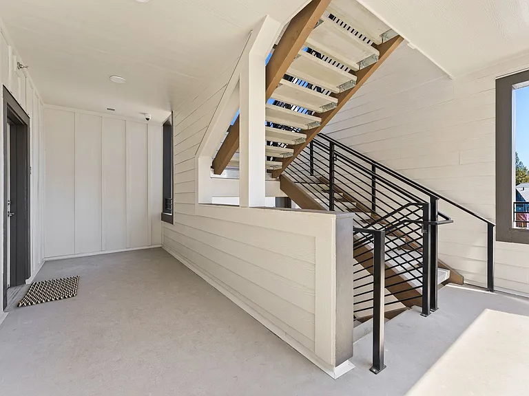 Bridgewater Apartments — Photo 19