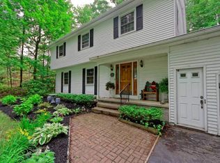 9 Walnut Ln E, Schenectady, NY 12309