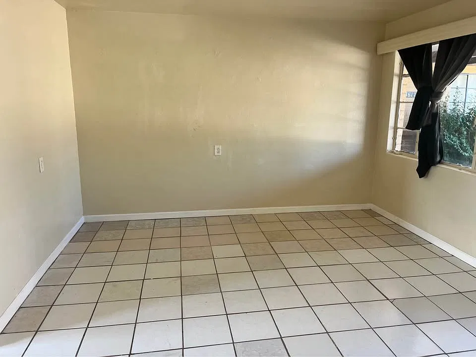 3615 E Lee St — Photo 3