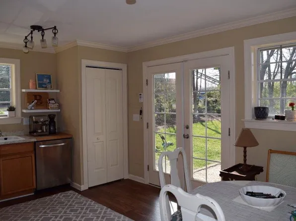 201 Brewer Ln, Carrboro, NC 27510