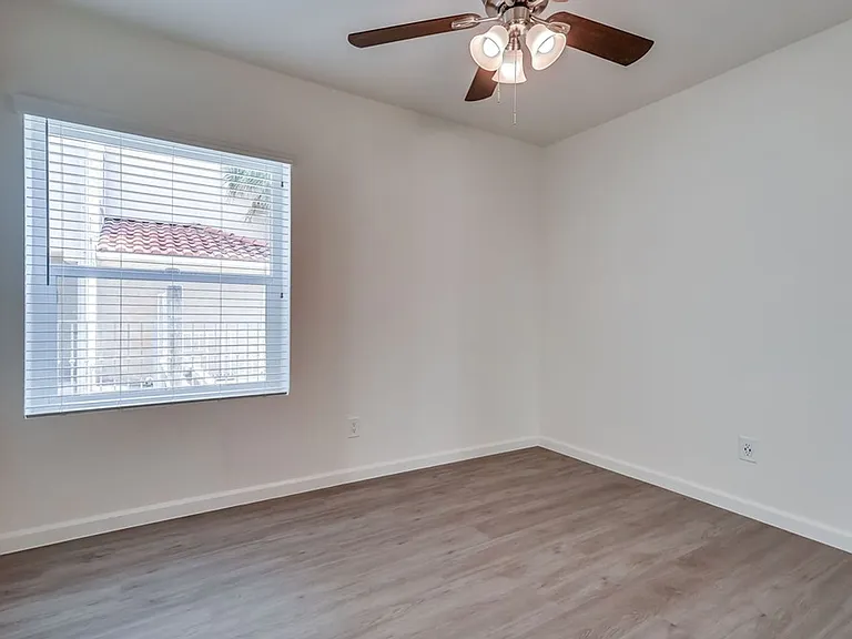 333 W Queen St #1 — Photo 16