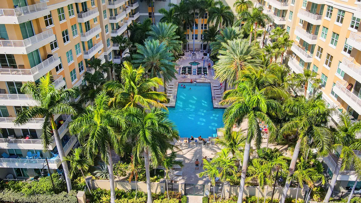Building Photo - 700 E Boynton Beach Blvd #608