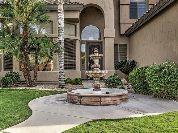 1065 E Oakland Ct