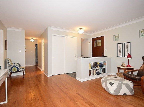 3rd image of 1426 Deerpath Ln