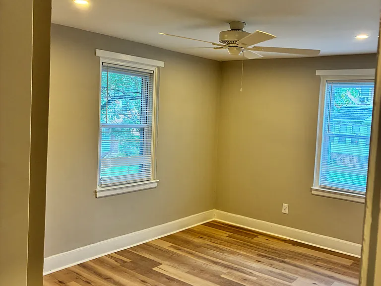 1421 Ridley Ave — Photo 6