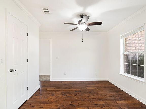 4th image of 220 Laredo Dr