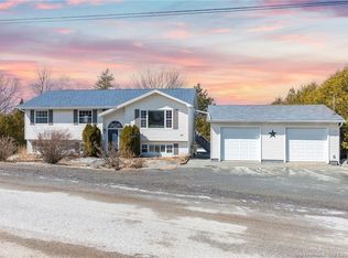 42 Raymond St, Hampton, NB E5N 5J8