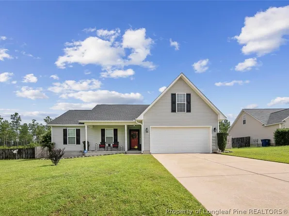 642 Copper Creek Dr, Raeford, NC 28376