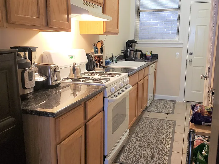 1761-1775 W Wilson Ave #1769-2E — Photo 6