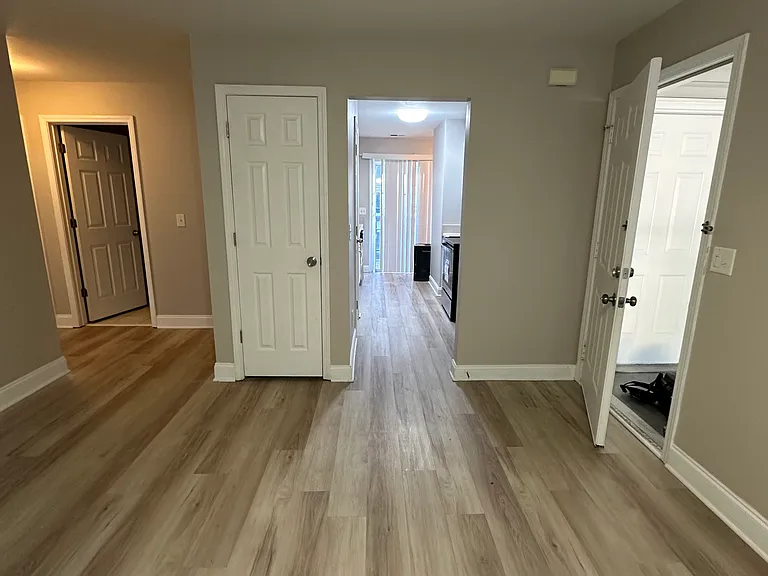500 Stonehaven Cir #501 — Photo 4