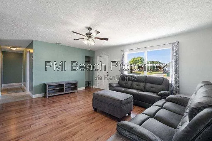 3 bed, 1.5 bath, 1050 sqft, $2,300 — Photo 3