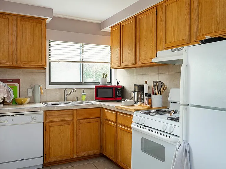 25863 Woodward Ave #203 — Photo 7