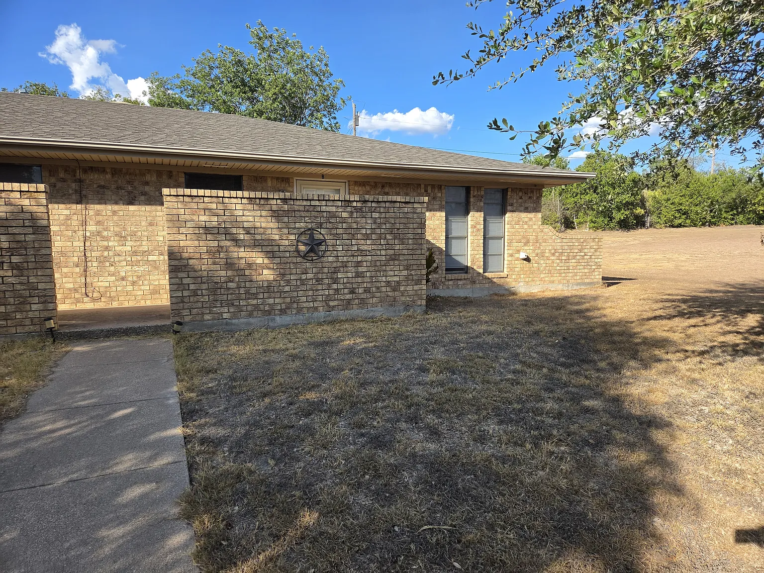 2 bed, 975 sqft, $995 — Photo 2