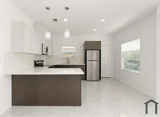 2 bed, 1004 sqft, $1,200 — Photo 2